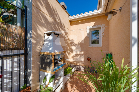 DOM RZĘDOWY - Odsprzedaż - TORREVIEJA - 