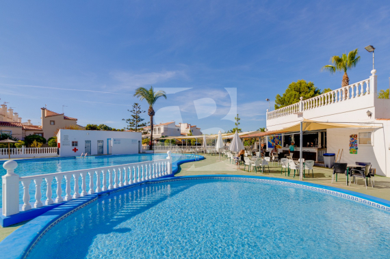 DOM RZĘDOWY - Odsprzedaż - TORREVIEJA - 