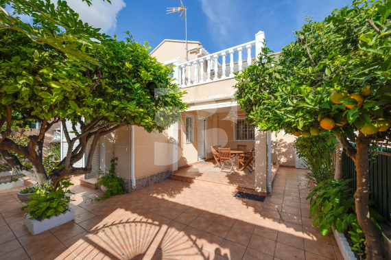 DOM RZĘDOWY - Odsprzedaż - TORREVIEJA - 