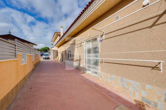 Коммерческое помещение - Продажа - CIUDAD QUESADA - C. Quesada