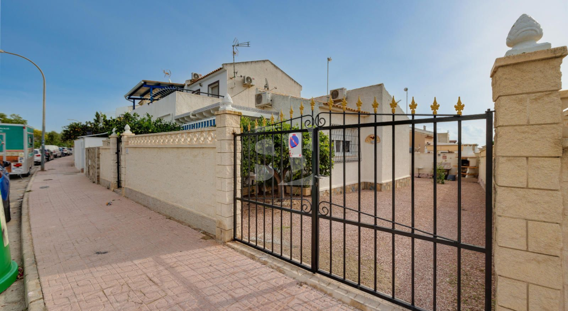 Detached house · Resale ORIHUELA COSTA · Punta Prima