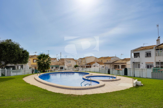 Villa - La Revente - ORIHUELA COSTA - Punta Prima
