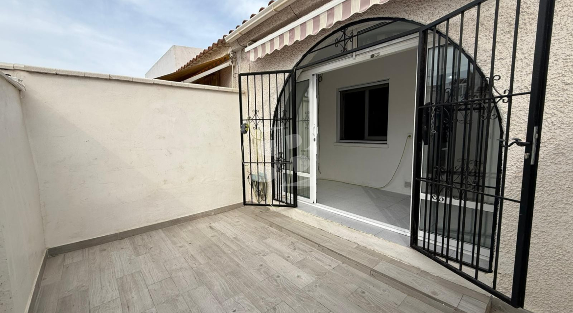 Смежный дом · Продажа TORREVIEJA · Zona Carrefour