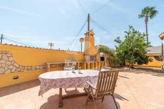 Вилла - Продажа - ORIHUELA COSTA - Punta Prima