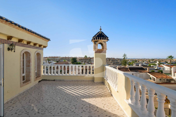 Вилла - Продажа - ORIHUELA COSTA - Punta Prima