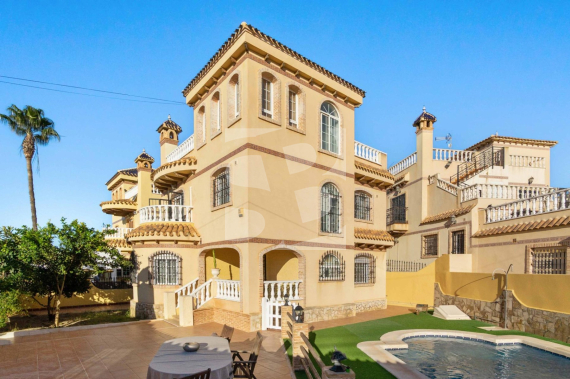Вилла - Продажа - ORIHUELA COSTA - Punta Prima