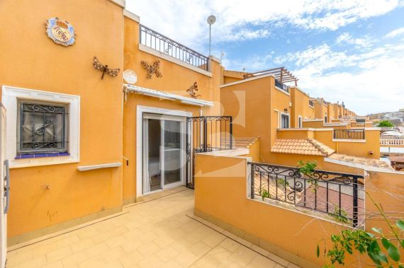 Смежный дом - Продажа - TORREVIEJA - Los Altos
