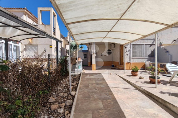 DOM RZĘDOWY - Odsprzedaż - TORREVIEJA - Zona Carrefour