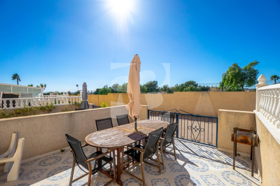 DOM RZĘDOWY - Odsprzedaż - ORIHUELA COSTA - 