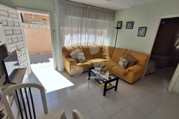 DOM RZĘDOWY - Odsprzedaż - TORREVIEJA - 