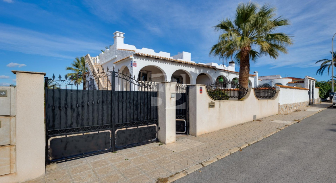 Villa · Segunda Mano TORREVIEJA · Zona Carrefour