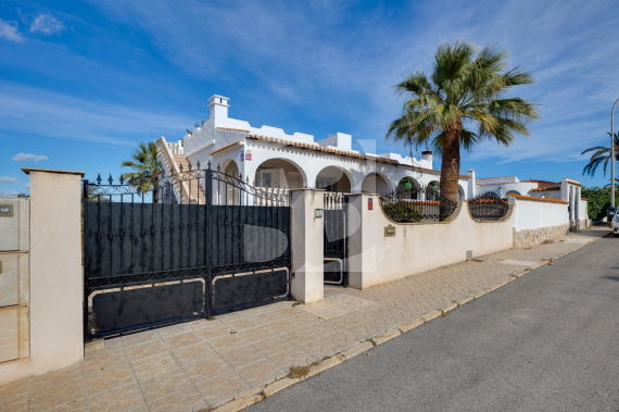 Villa - Segunda Mano - TORREVIEJA - Zona Carrefour