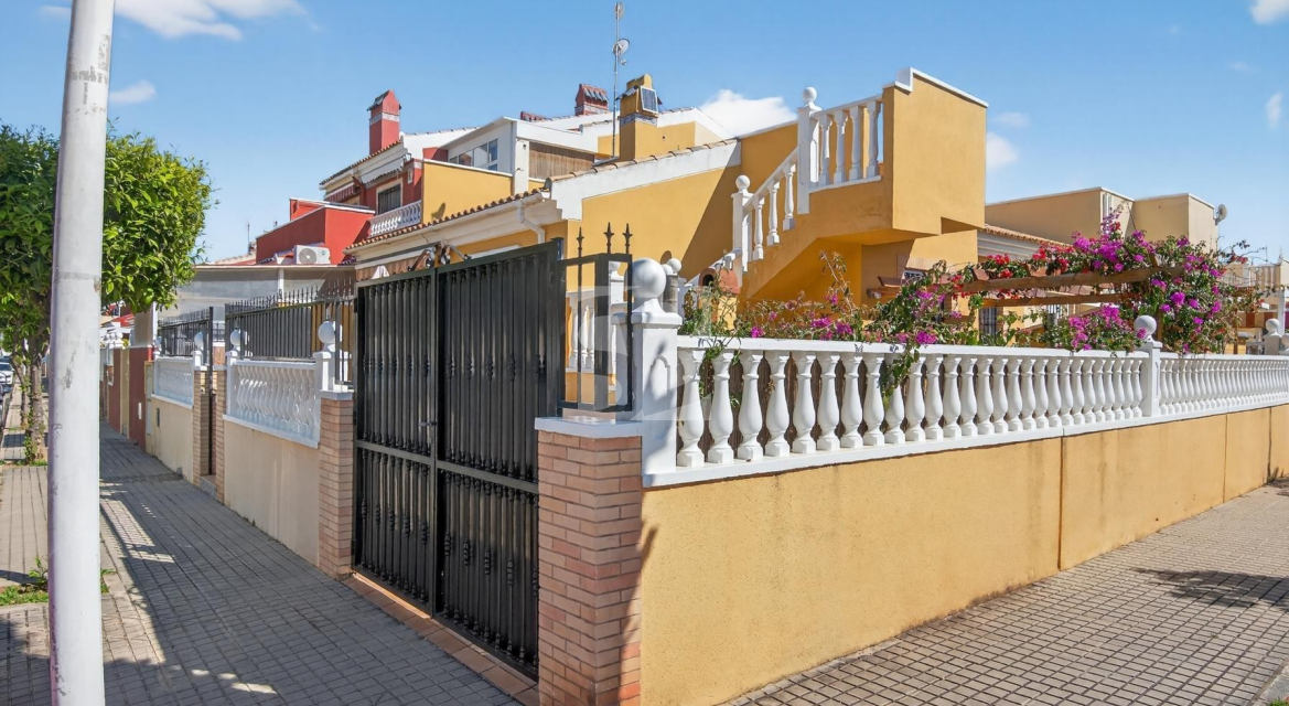 Row house · Resale TORREVIEJA · Zona Carrefour