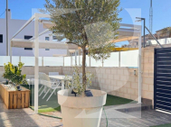 Villa · Resale ORIHUELA COSTA · Punta Prima