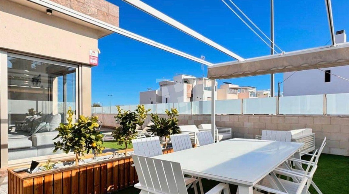 Villa · Resale ORIHUELA COSTA · Punta Prima