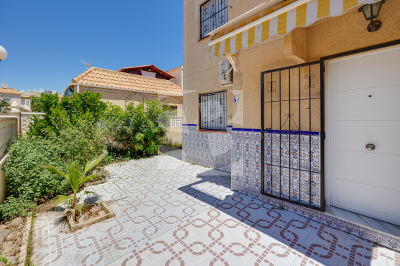 DOM RZĘDOWY - Odsprzedaż - TORREVIEJA - 