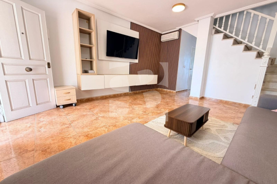 Смежный дом - Продажа - TORREVIEJA -  Центр