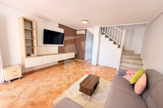 Смежный дом - Продажа - TORREVIEJA -  Центр