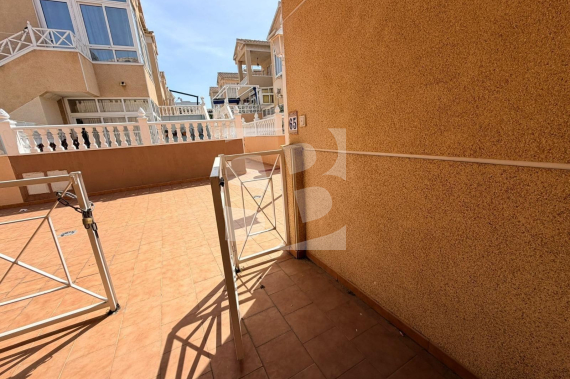Смежный дом - Продажа - TORREVIEJA -  Центр