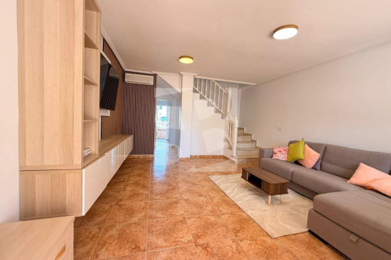 Смежный дом - Продажа - TORREVIEJA -  Центр