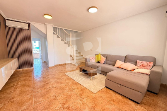 Смежный дом - Продажа - TORREVIEJA -  Центр