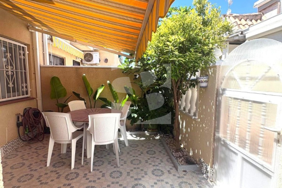 Row house - Resale - TORREVIEJA - Zona Carrefour