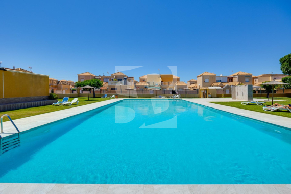 Row house - Resale - TORREVIEJA - Zona Carrefour