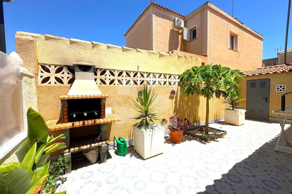 Row house - Resale - TORREVIEJA - Zona Carrefour