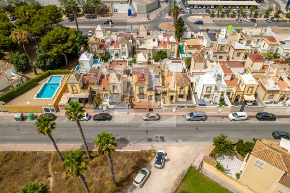 Row house - Resale - TORREVIEJA - Zona Carrefour