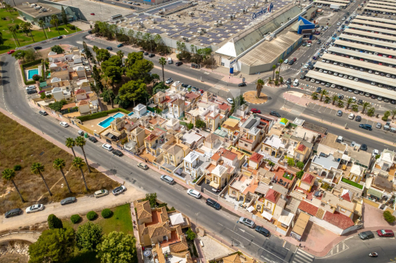 Row house - Resale - TORREVIEJA - Zona Carrefour