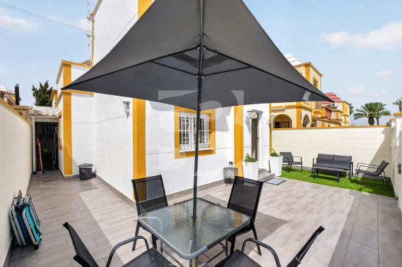 Смежный дом - Продажа - TORREVIEJA - Zona Carrefour
