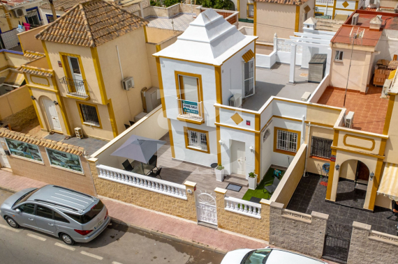 Row house - Resale - TORREVIEJA - Zona Carrefour