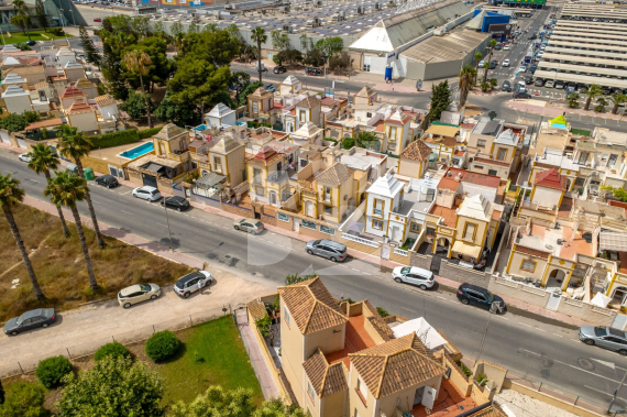 Row house - Resale - TORREVIEJA - Zona Carrefour