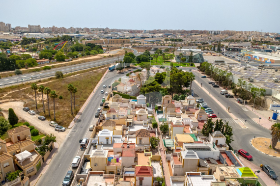 Row house - Resale - TORREVIEJA - Zona Carrefour