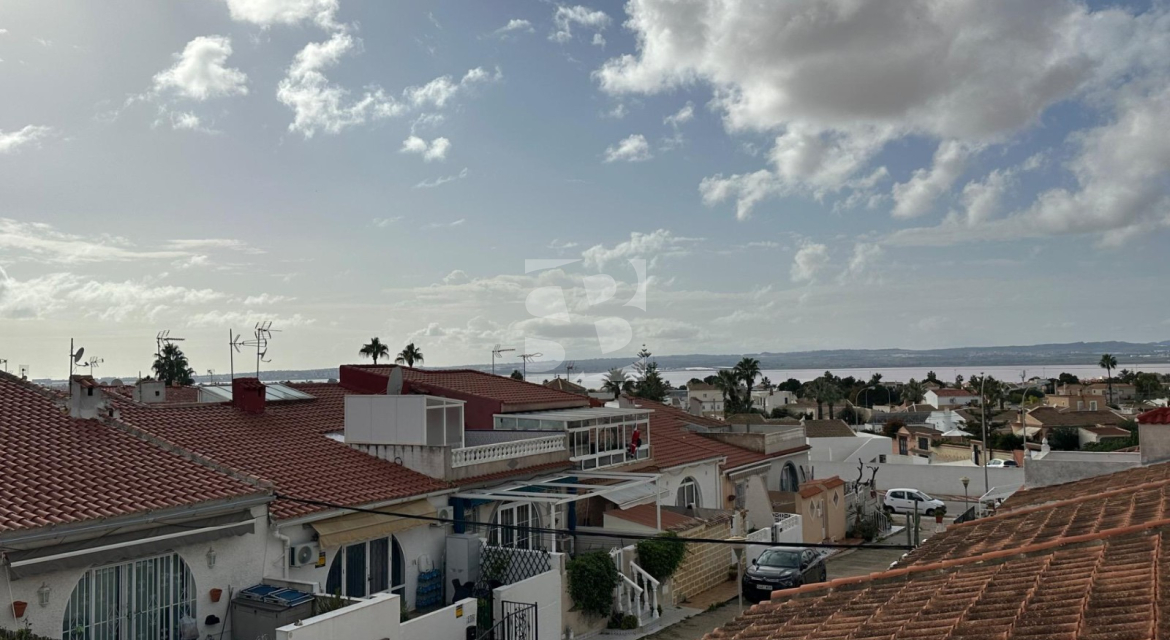 DOM RZĘDOWY · Odsprzedaż La Siesta - El Salado - Torreta · Urbanización San Luis