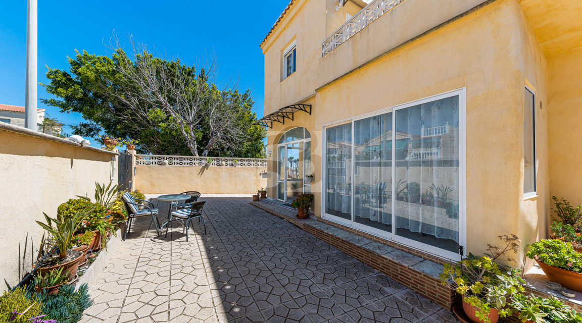 Chalet · La Revente ALICANTE · Urb. La Marina