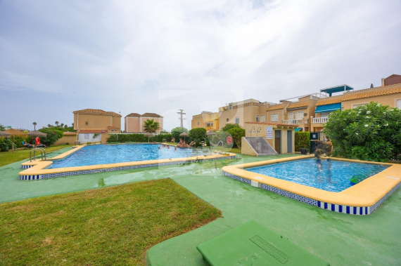 Row house - Resale - TORREVIEJA - Zona Carrefour
