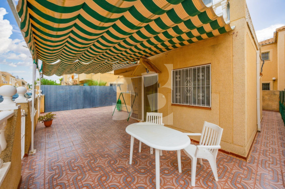Row house - Resale - TORREVIEJA - Zona Carrefour