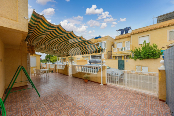 Row house - Resale - TORREVIEJA - Zona Carrefour