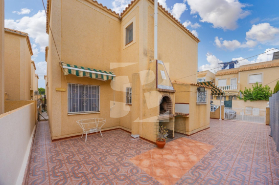 Row house - Resale - TORREVIEJA - Zona Carrefour