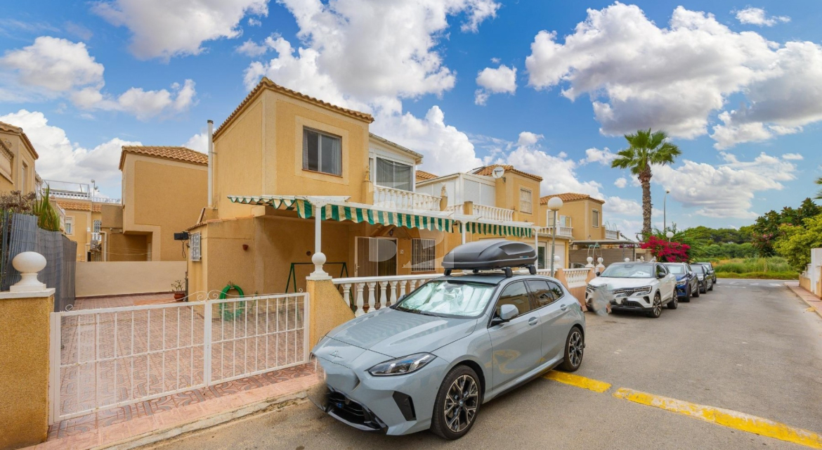 Row house · Resale TORREVIEJA · Zona Carrefour