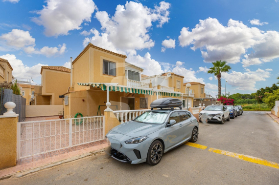 Row house - Resale - TORREVIEJA - Zona Carrefour