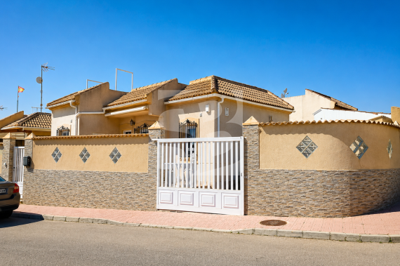 Villa - Segunda Mano - TORREVIEJA - Los Frutales