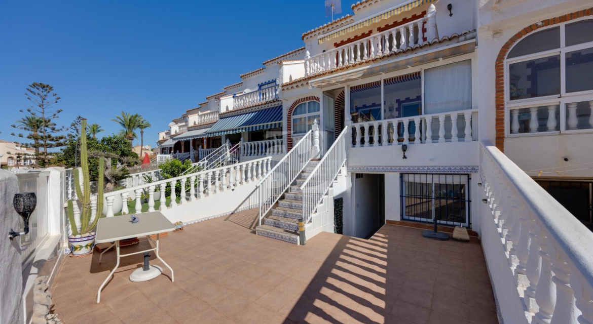 Row house · Resale TORREVIEJA · Zona Carrefour