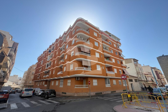 Апартамент - Продажа - TORREVIEJA -  Центр