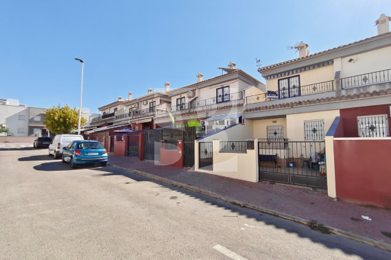 DOM RZĘDOWY - Odsprzedaż - TORREVIEJA - 