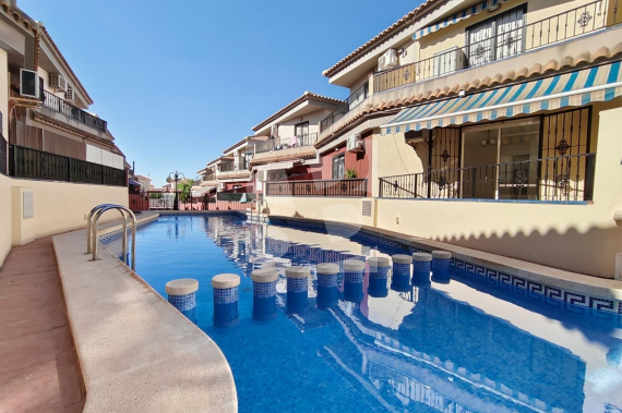 DOM RZĘDOWY - Odsprzedaż - TORREVIEJA - 