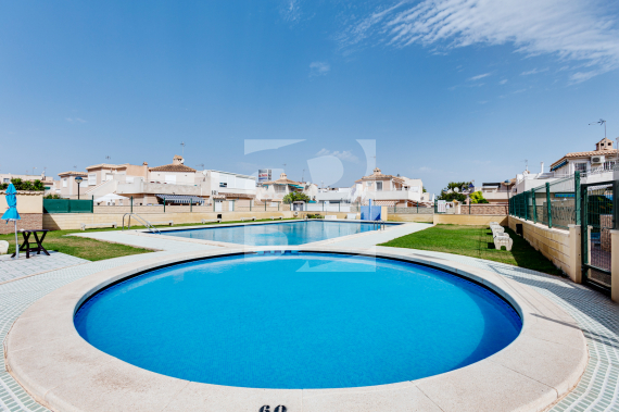 DOM RZĘDOWY - Odsprzedaż - TORREVIEJA - Zona Carrefour