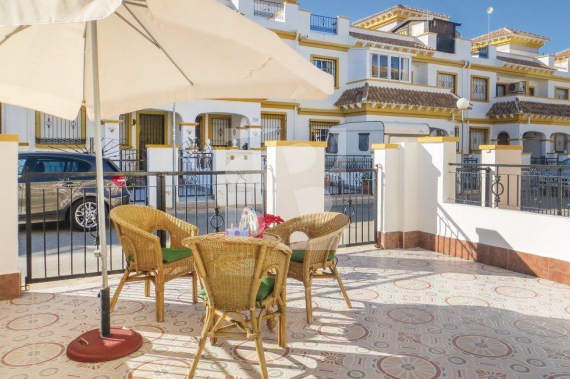 DOM RZĘDOWY - Odsprzedaż - TORREVIEJA - 