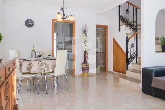 DOM RZĘDOWY - Odsprzedaż - TORREVIEJA - 